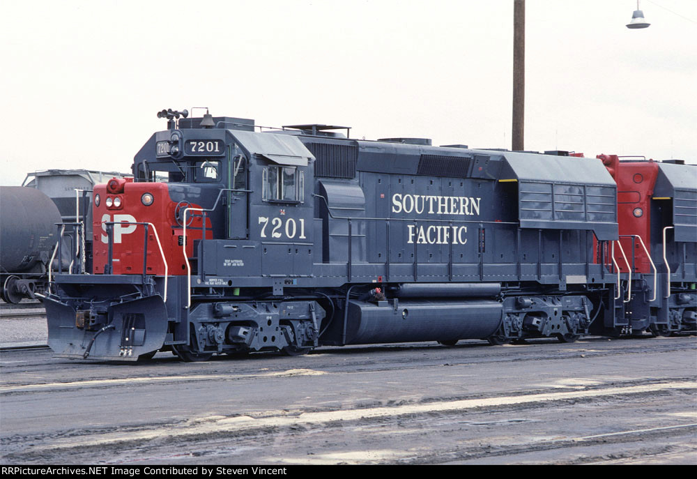Southern Pacific GP40X SP #7201 with 'elephant ears'